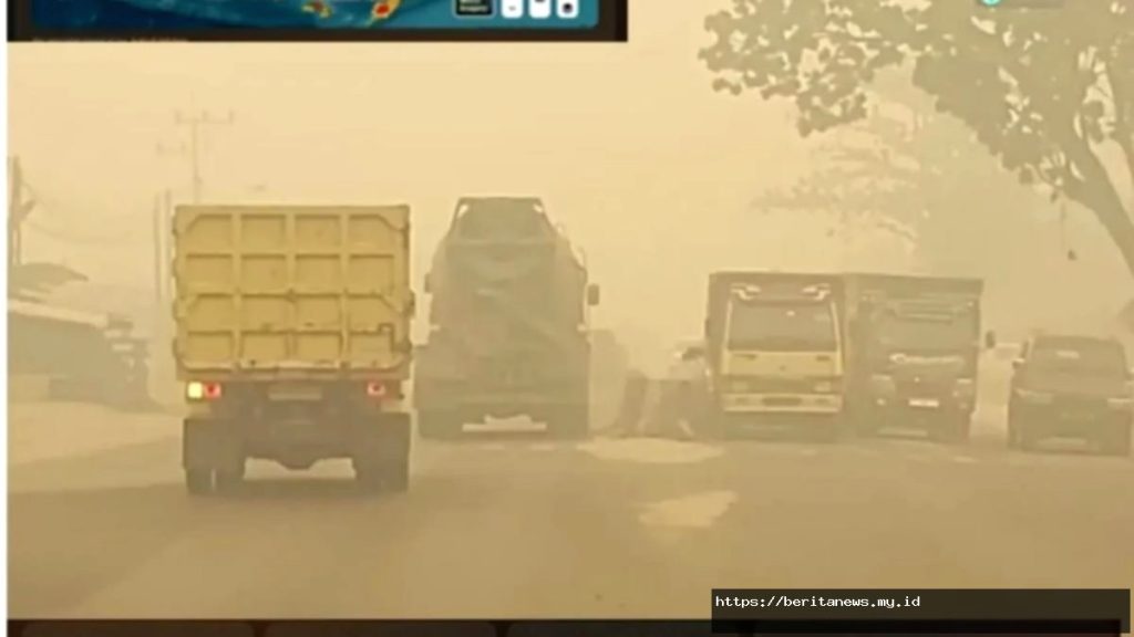 Kondisi langit Jakarta yang terpapar sebaran asap kebakaran hutan dan lahan di lapisan atmosfer.