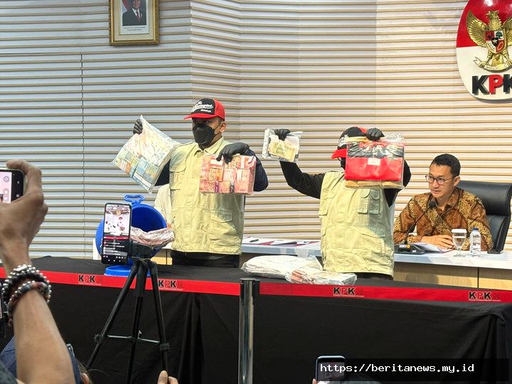 KPK OTT bupati Klaten, ada duit yang disimpan dalam tong biru