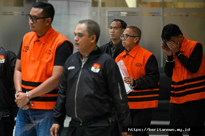 KPK OTT bupati Klaten, ada duit yang disimpan dalam tong biru