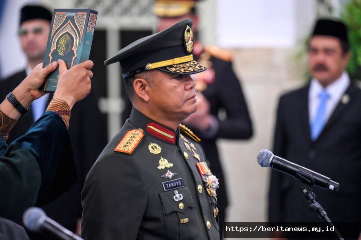 Prabowo lantik pejabat baru: wakil panglima, KSAD, hingga kepala BNPB